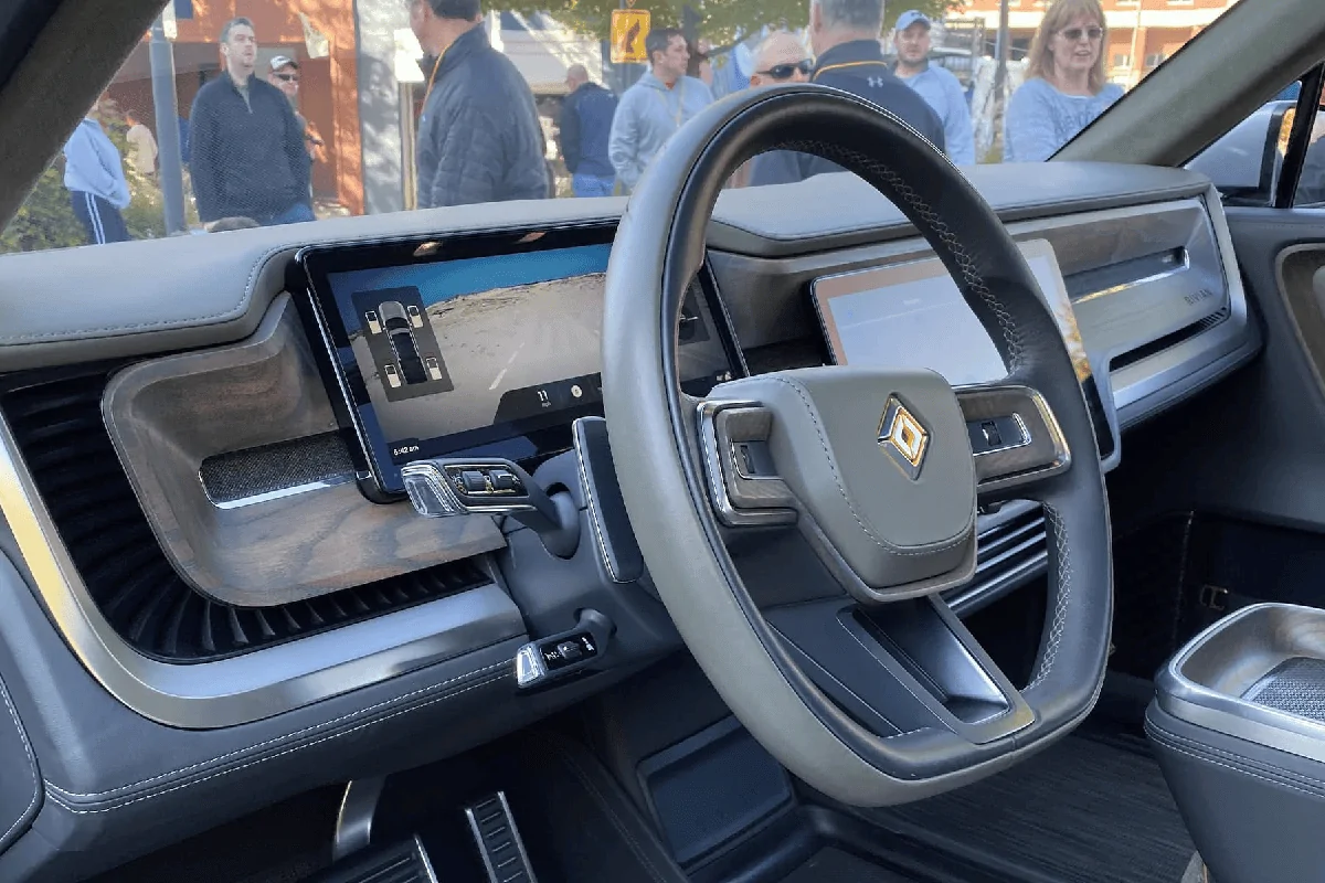 Rivian R1T R1S Leather Friction Sound When Retracting Steering Wheel Rivian-Steering-Wheel