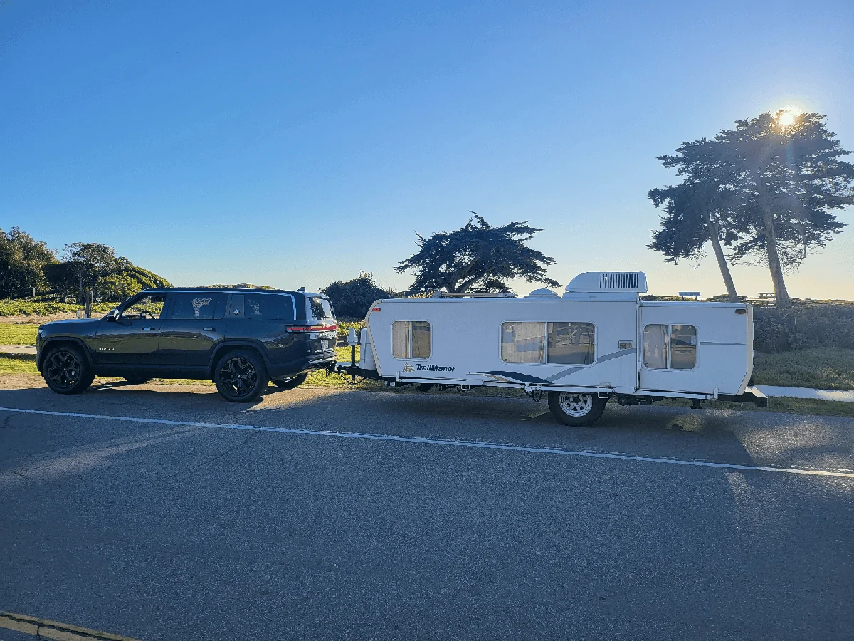 Rivian R1T R1S Towing a Teardrop Trailer with an R1S Quad (+ roof top tent RTT) -- Efficiency Log 2024-01-04 15.29.48
