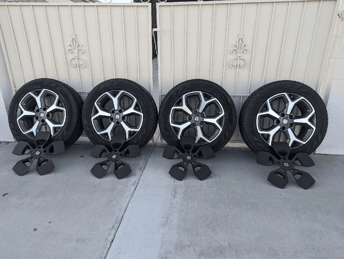 Rivian R1T R1S UPDATE 1 WHEEL LEFT. 21 in $500 OBO PXL_20240228_004733560