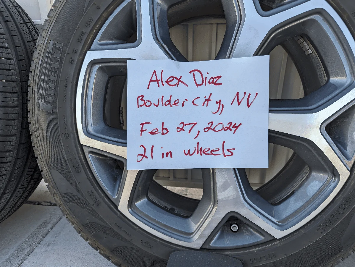 Rivian R1T R1S UPDATE 1 WHEEL LEFT. 21 in $500 OBO PXL_20240228_005406860