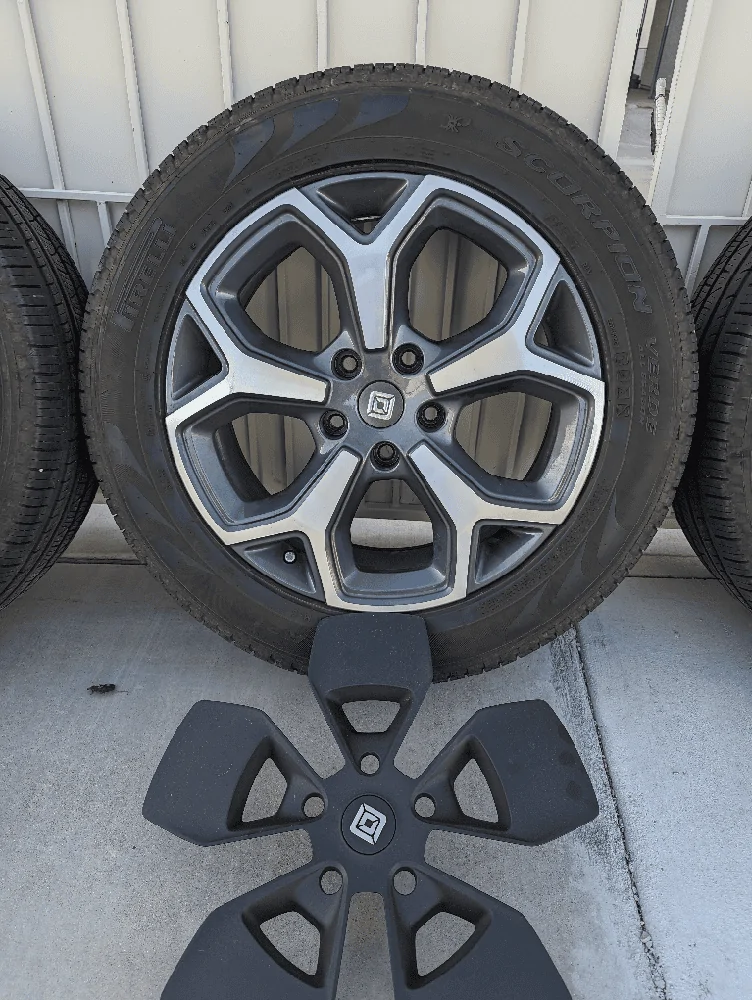 Rivian R1T R1S UPDATE 1 WHEEL LEFT. 21 in $500 OBO PXL_20240228_004855871