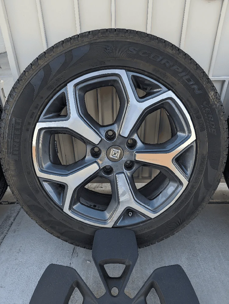 Rivian R1T R1S UPDATE 1 WHEEL LEFT. 21 in $500 OBO PXL_20240228_004752379