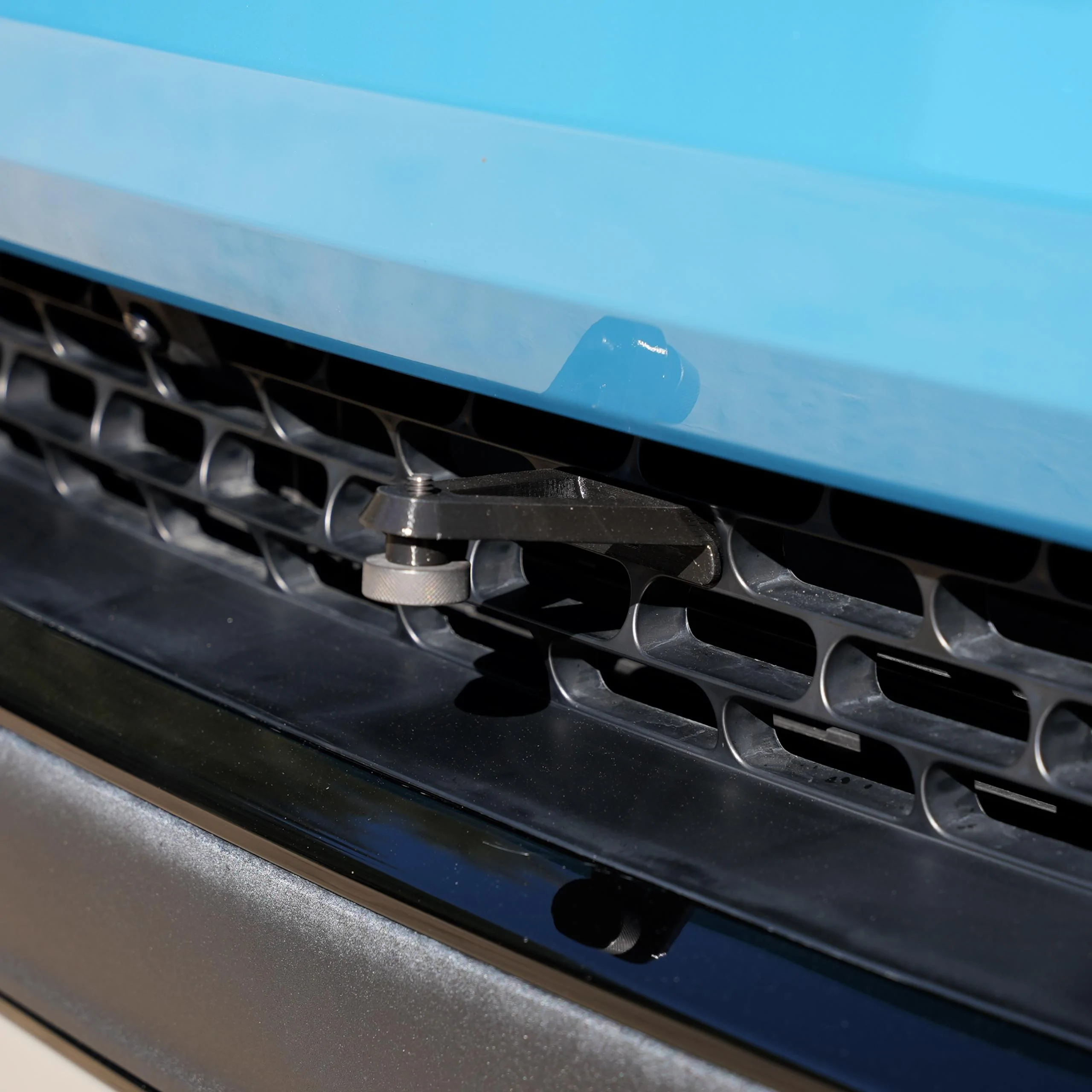 Rivian R1T R1S Removable Front Grille 1/4″-20 Accessory Mount for Rivian R1T & R1S DSC01123