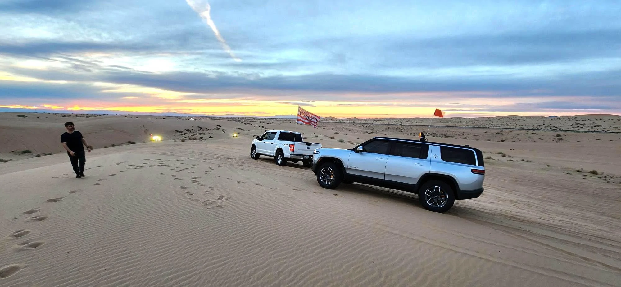 Rivian R1T R1S No trouble in soft sand with my QM R1S 2