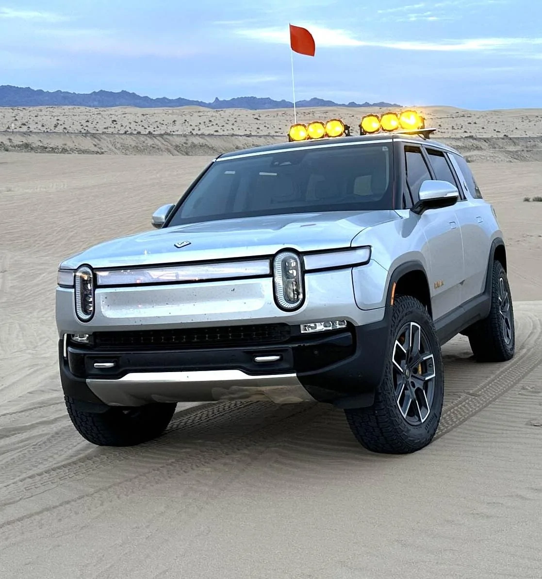 Rivian R1T R1S No trouble in soft sand with my QM R1S IMG_8609 copy