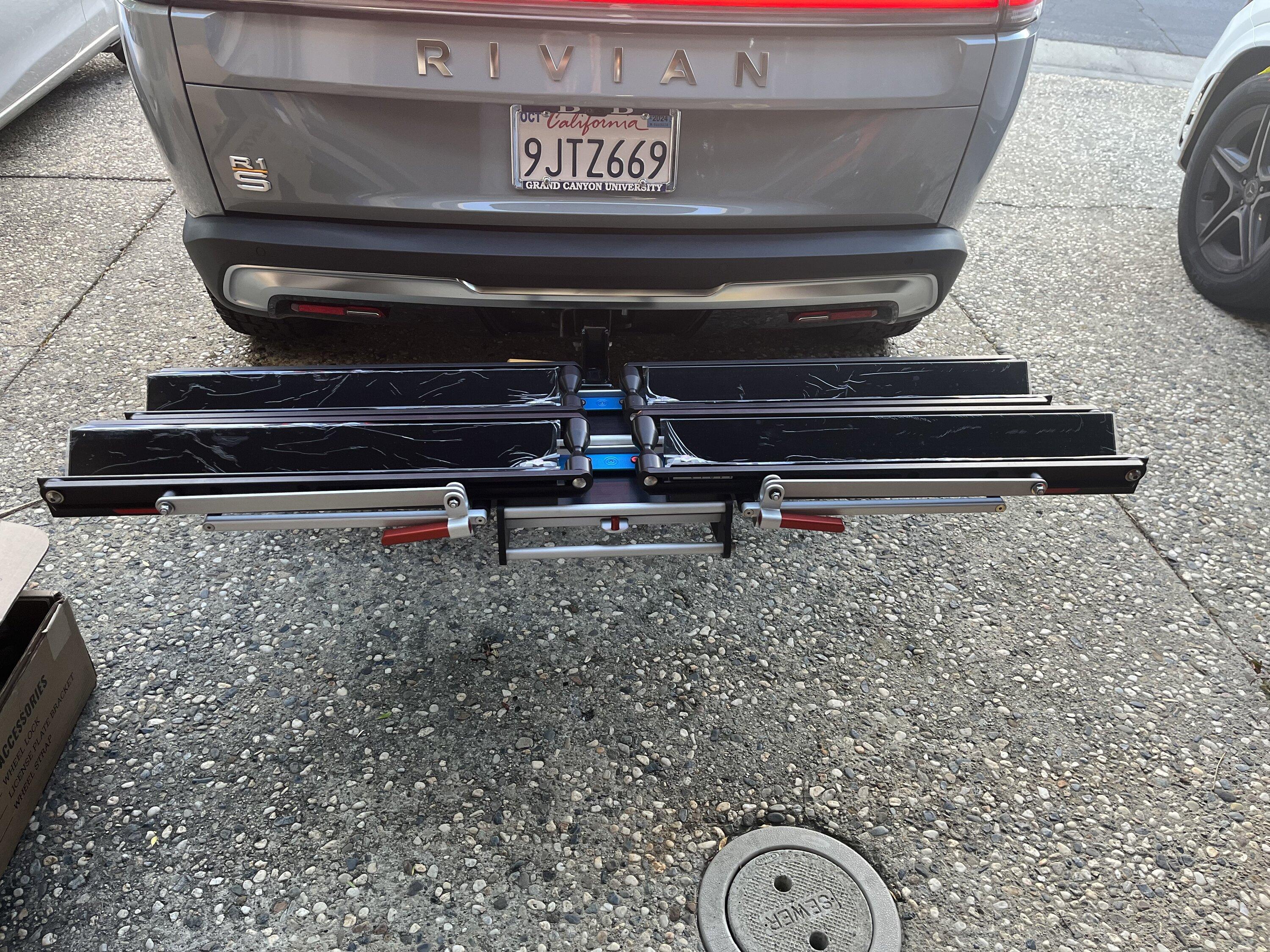 Rivian R1T R1S Kuat Piston Pro X hitch bike rack works great on R1S IMG_2820