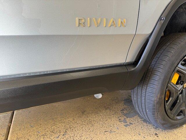 Rivian R1T R1S Cleaning Mud off of plastic trim IMG_5993