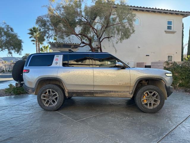 Rivian R1T R1S Cleaning Mud off of plastic trim IMG_6062
