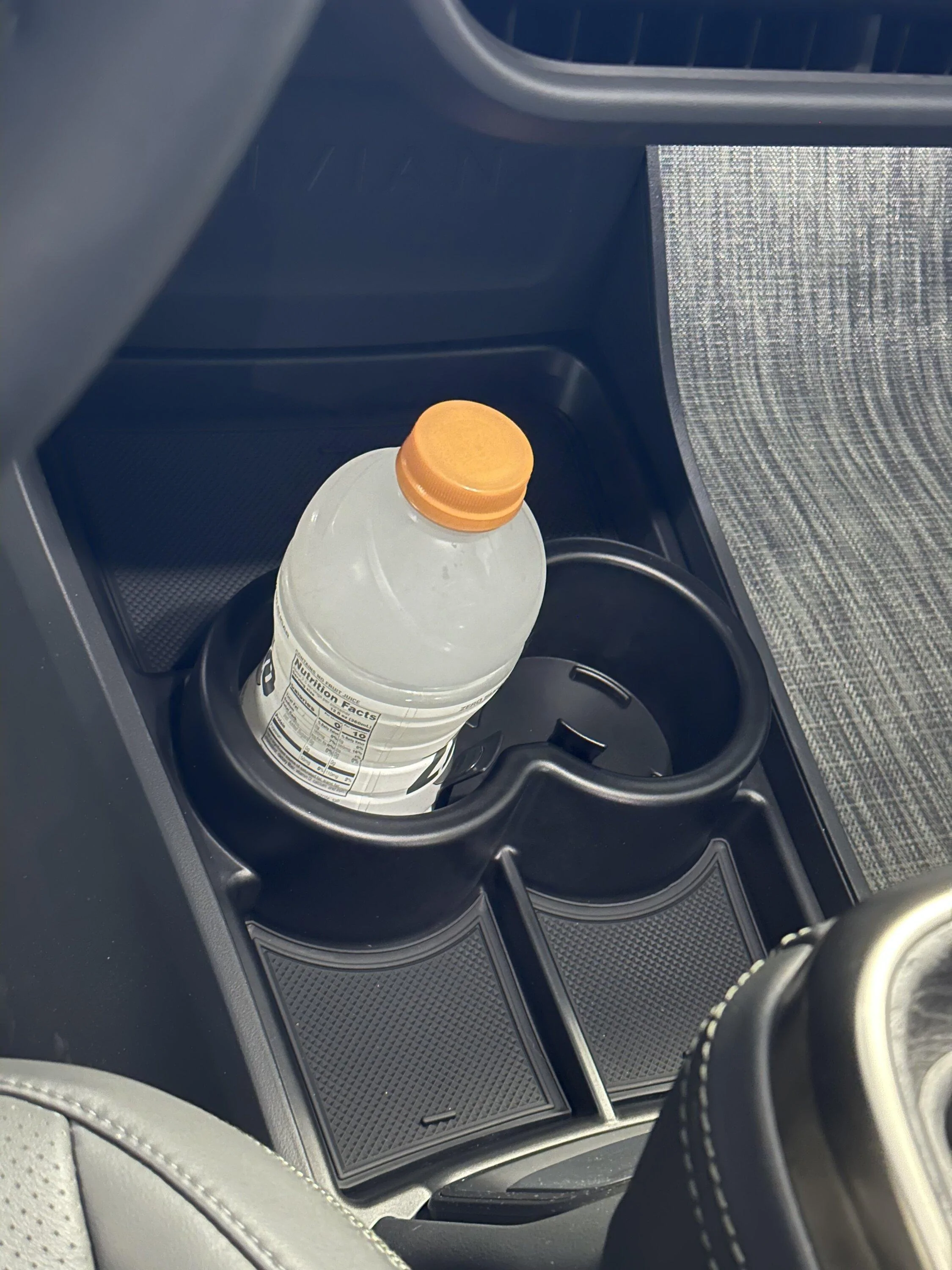Rivian R1T R1S Cupholder weight limit? IMG_9191