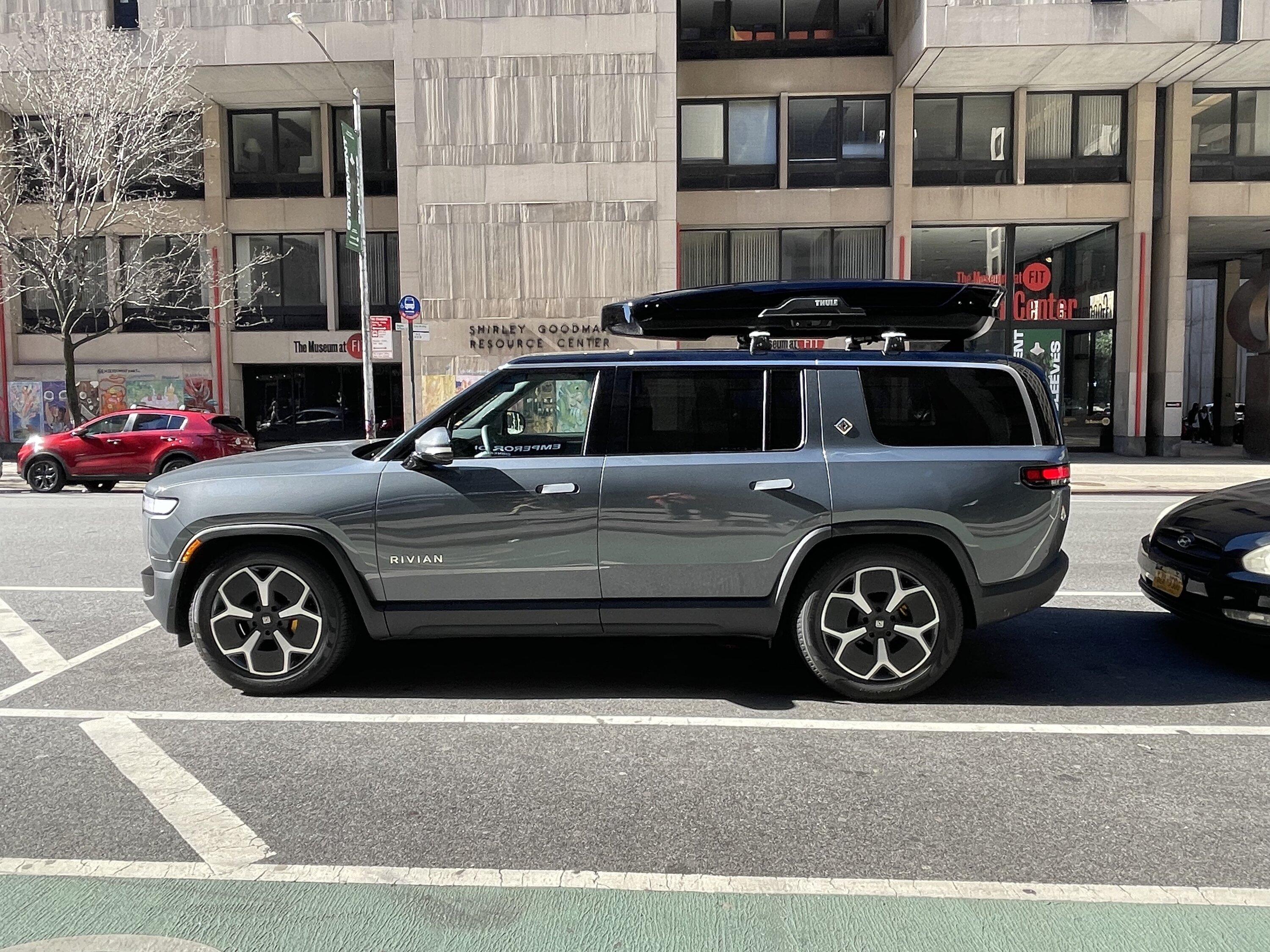 Rivian R1T R1S Yakima SkyBox LoPro 15 Cargo Box fits on R1S cross bars IMG_5099