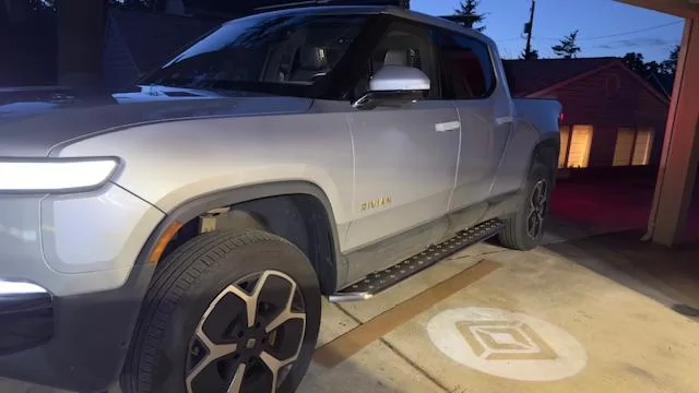 Rivian R1T R1S RealWheels EV Stainless Steel Running Boards IMG_7928