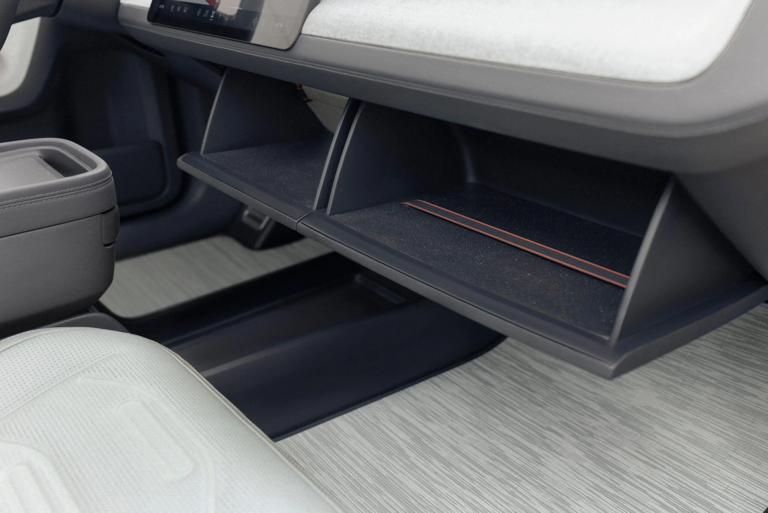 R3_glovebox-scaled.jpg