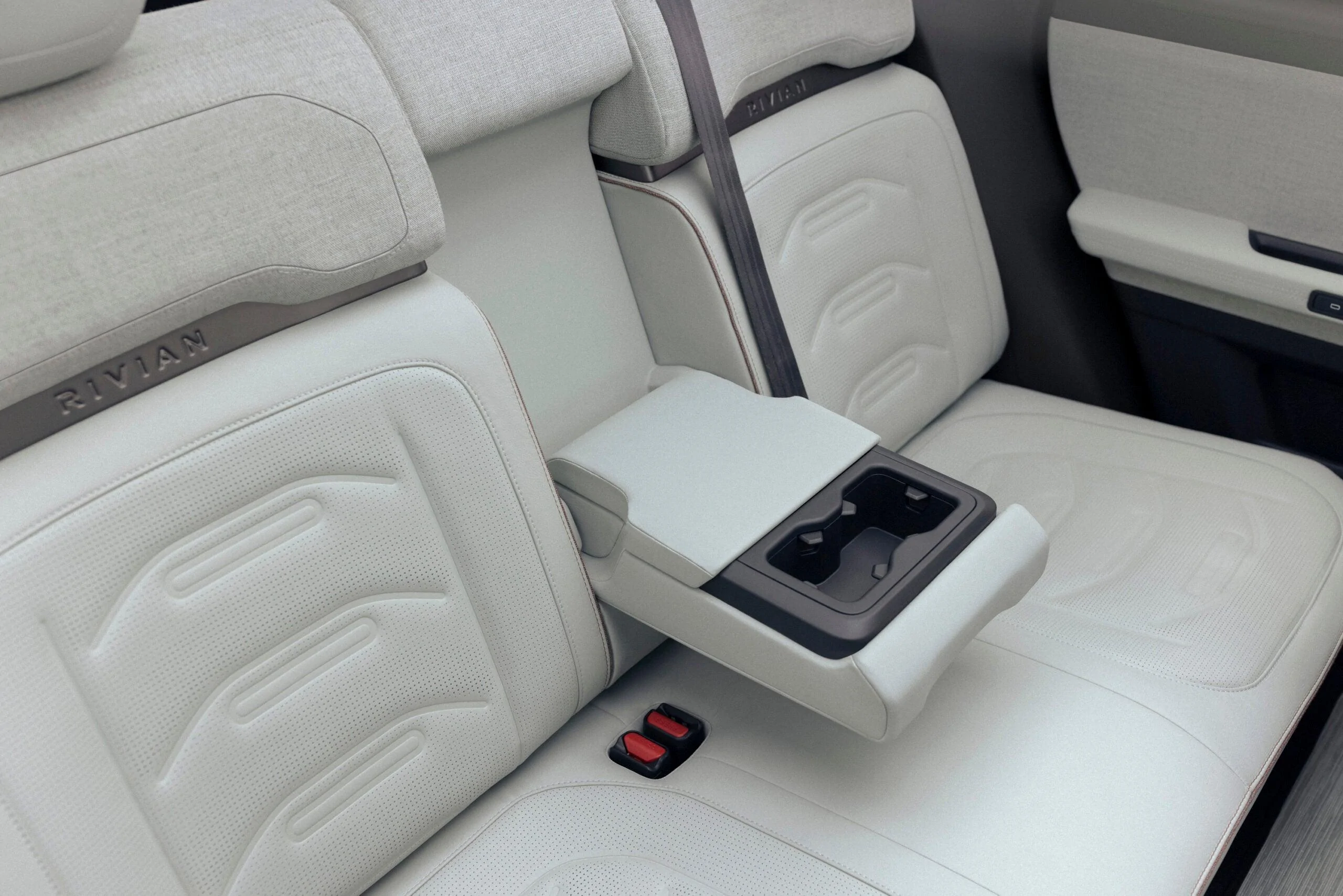 R3_centerconsole-scaled.jpg