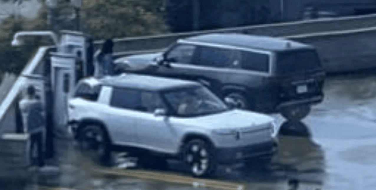 Rivian R1T R1S Confirmation of the R2 Spy Photo image_490823