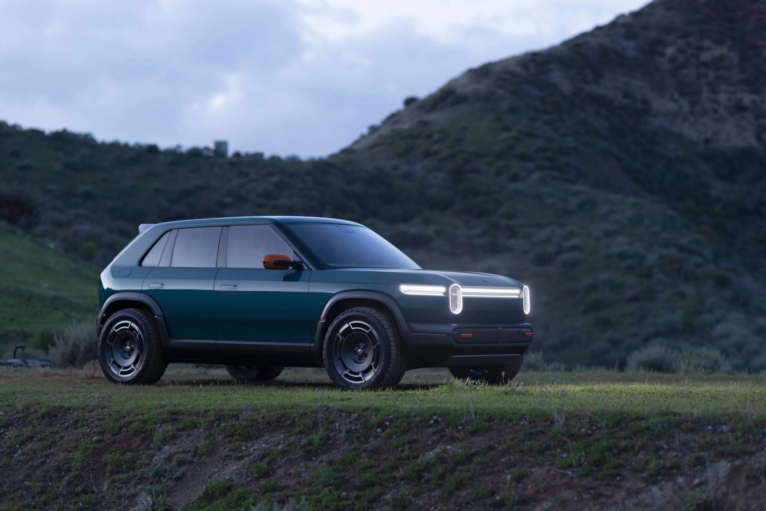 05_Rivian_R3X-scaled (1).webp
