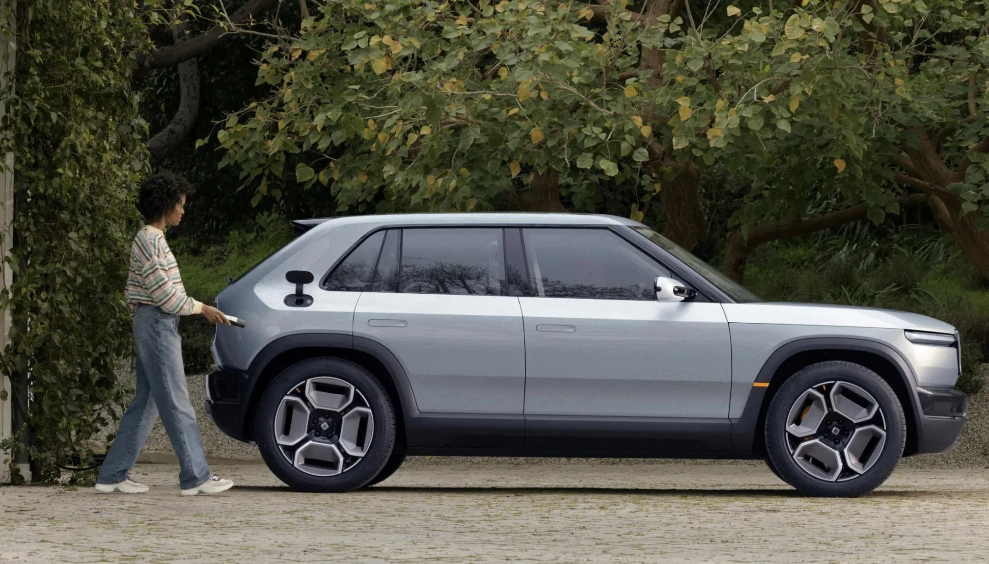 Rivian R3 charge port location.jpg