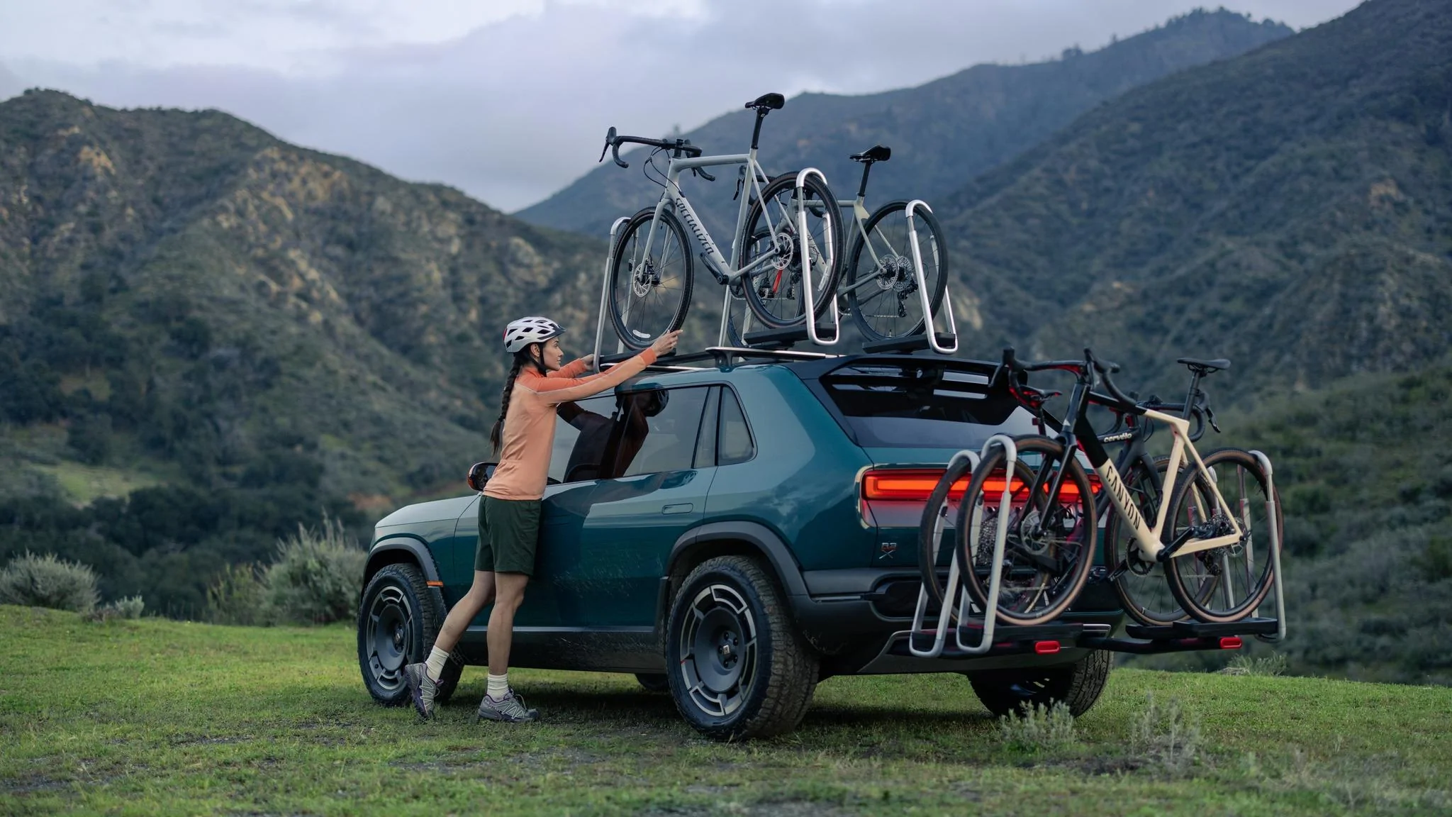 Rivian R1T R1S Confirmed: R2 / R3 will have tow hitch 431684454_804333861725861_3317304721717008024_n