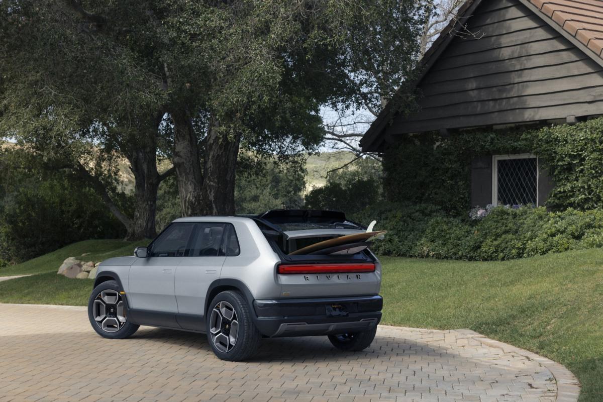 009-91047396-rivian-r2-r3-r3x-exclusive-look.jpg
