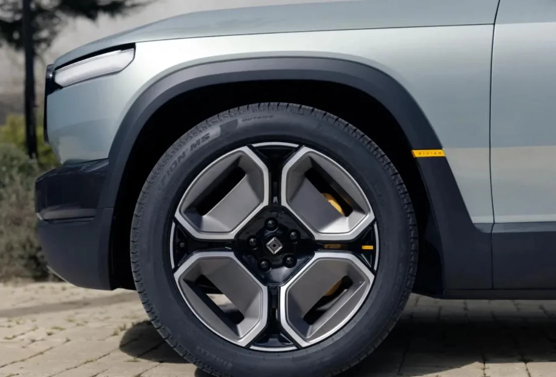 Rivian R1T R1S Quad Motor Departure IMG_2278