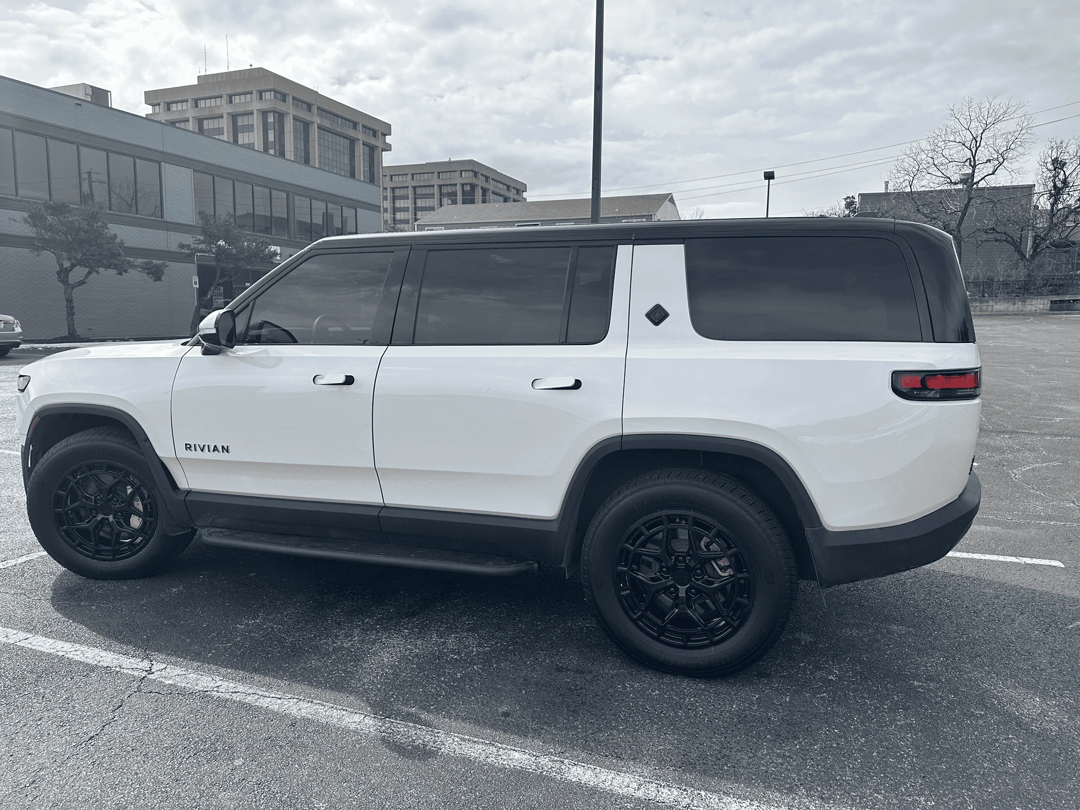 Rivian R1T R1S Affordable high efficiency 20" wheels and 33" tires options (275/60R20) 1710355020364-7g