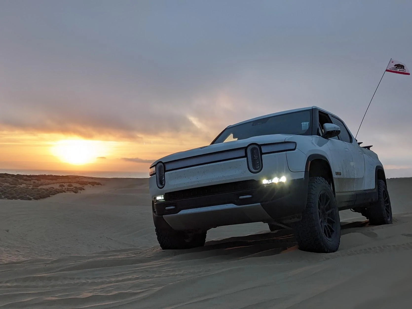 Rivian R1T R1S Where are the Rivian "adventurers"? xfO451c7VypnEy-n83hOX8=w1670-h1253-s-no?authuser=0