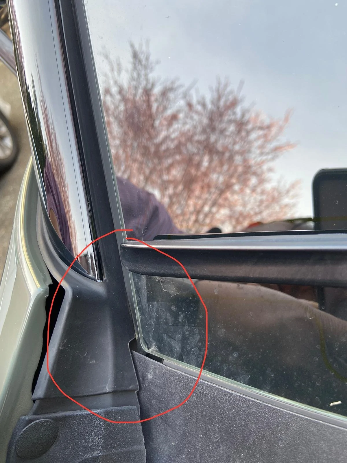 Rivian R1T R1S Is there a seal issue with my front windshield? IMG_6605