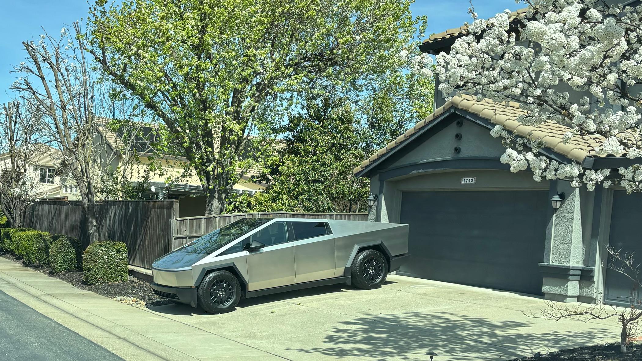 Rivian R1T R1S Cybertruck Spotted in Oxnard IMG_9385