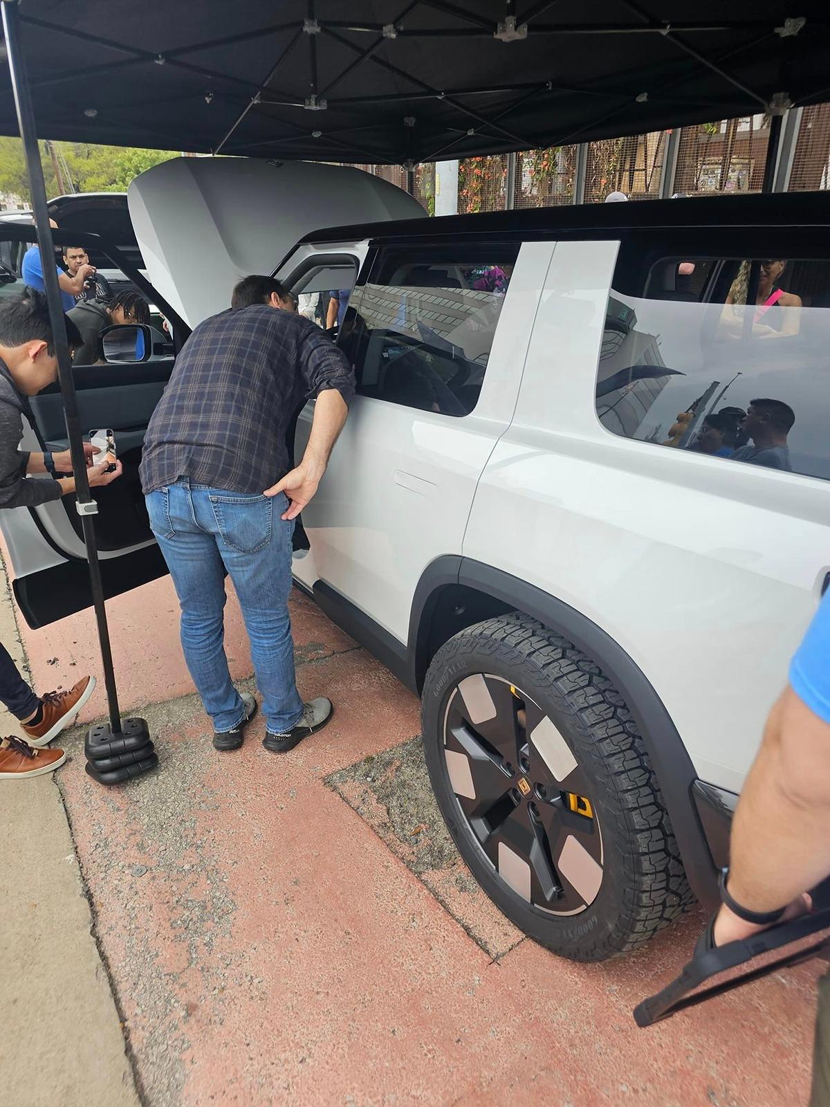 Rivian R1T R1S R2 Videos & photos from Austin public showing 432749327_7753049751372460_4539524695232044113_n
