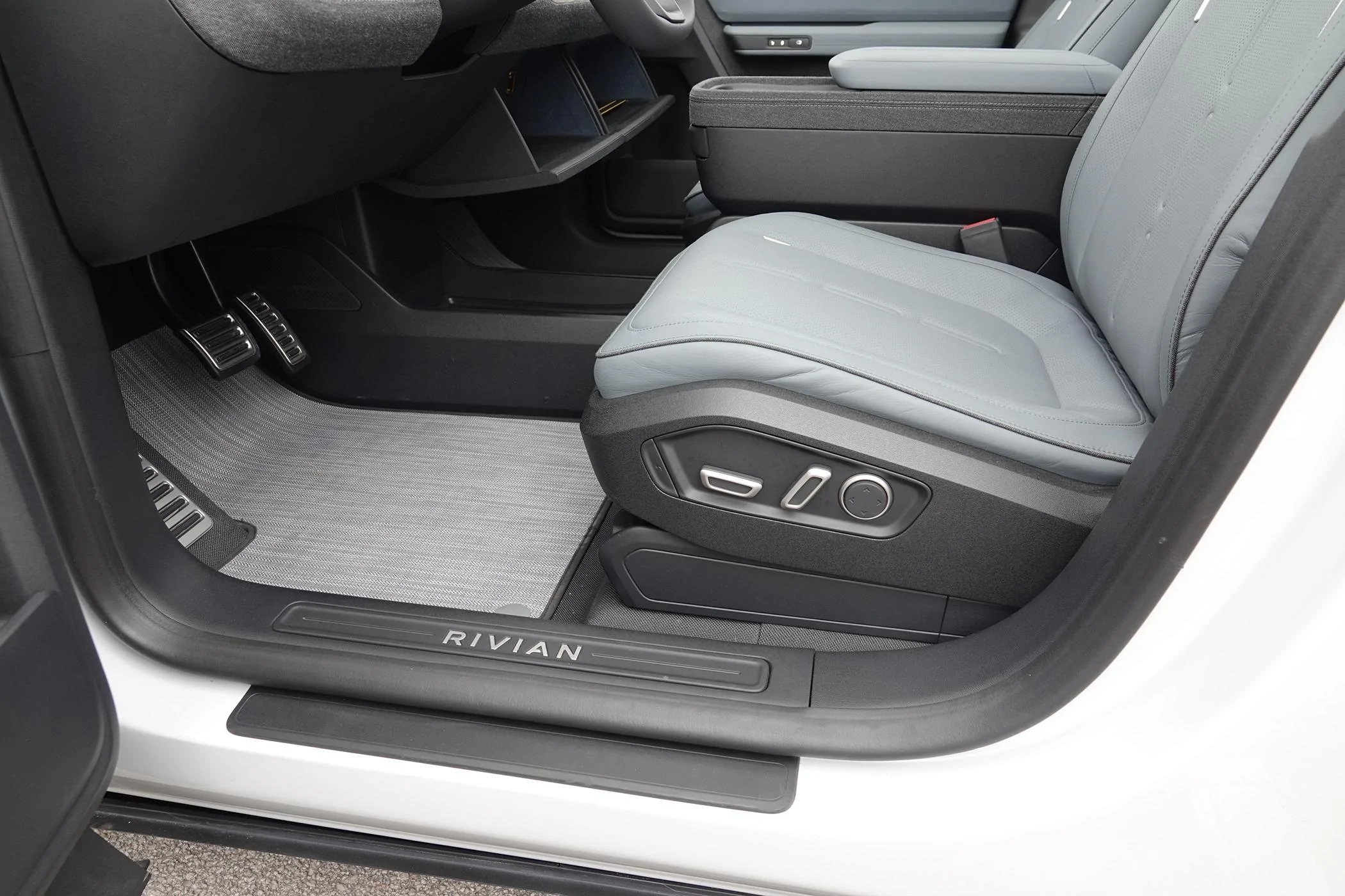 Rivian R1T R1S See the R2 @ Electrify Expo Orlando today 3/17 from 10am-5pm DSC06073
