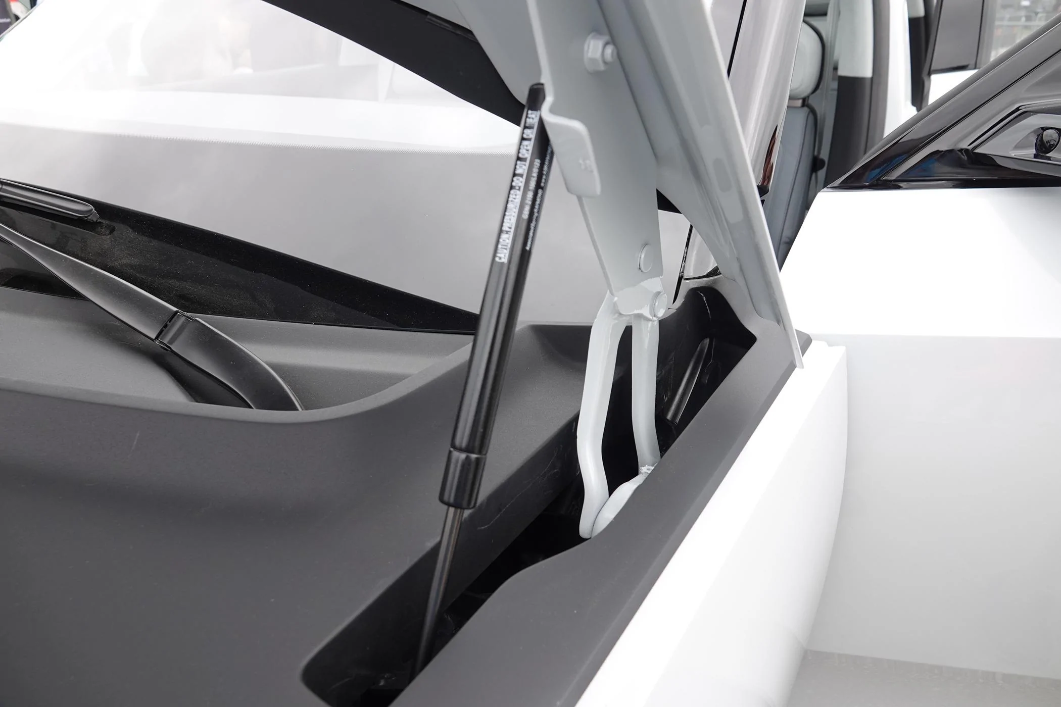 Rivian R1T R1S See the R2 @ Electrify Expo Orlando today 3/17 from 10am-5pm DSC06070