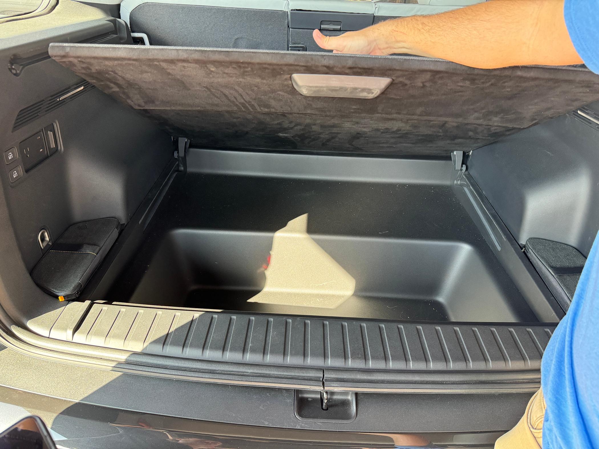 Rivian R1T R1S Does the R2 have a spare tire? 2024-03-15 10.31.52