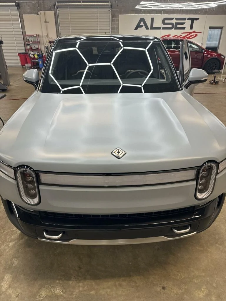 Rivian R1T R1S ? LIMESTONE R1S  Photos image_0