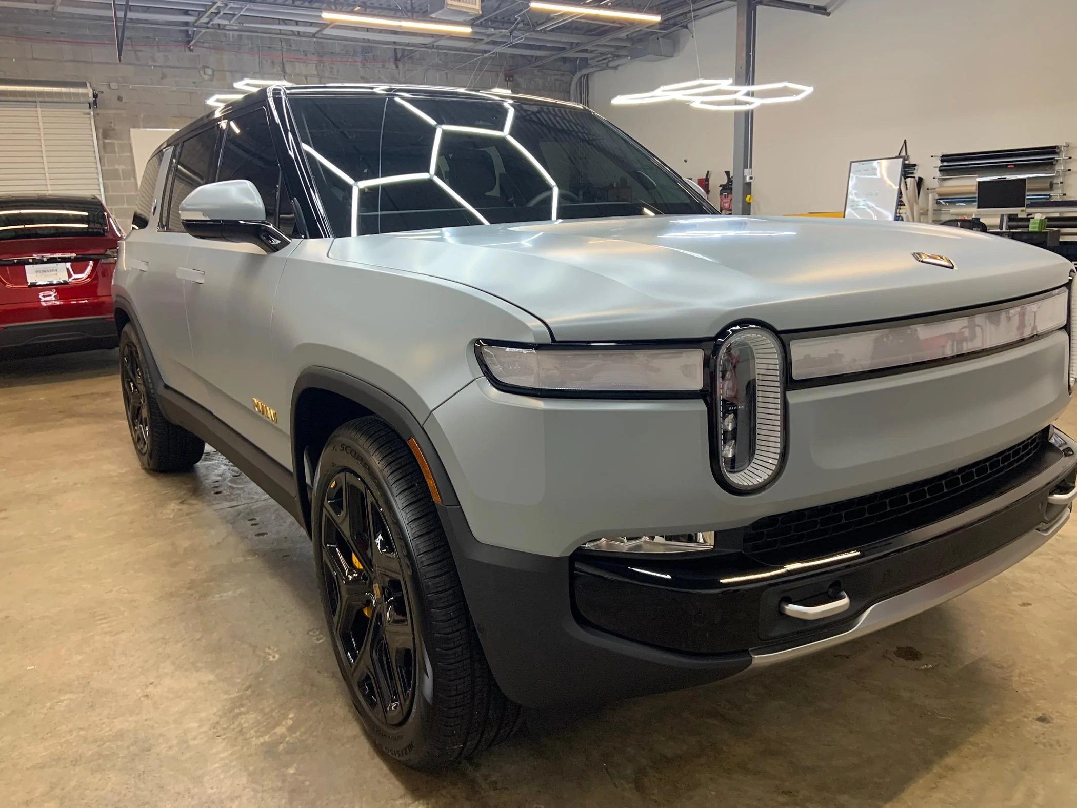 Rivian R1T R1S ? LIMESTONE R1S  Photos IMG_9237