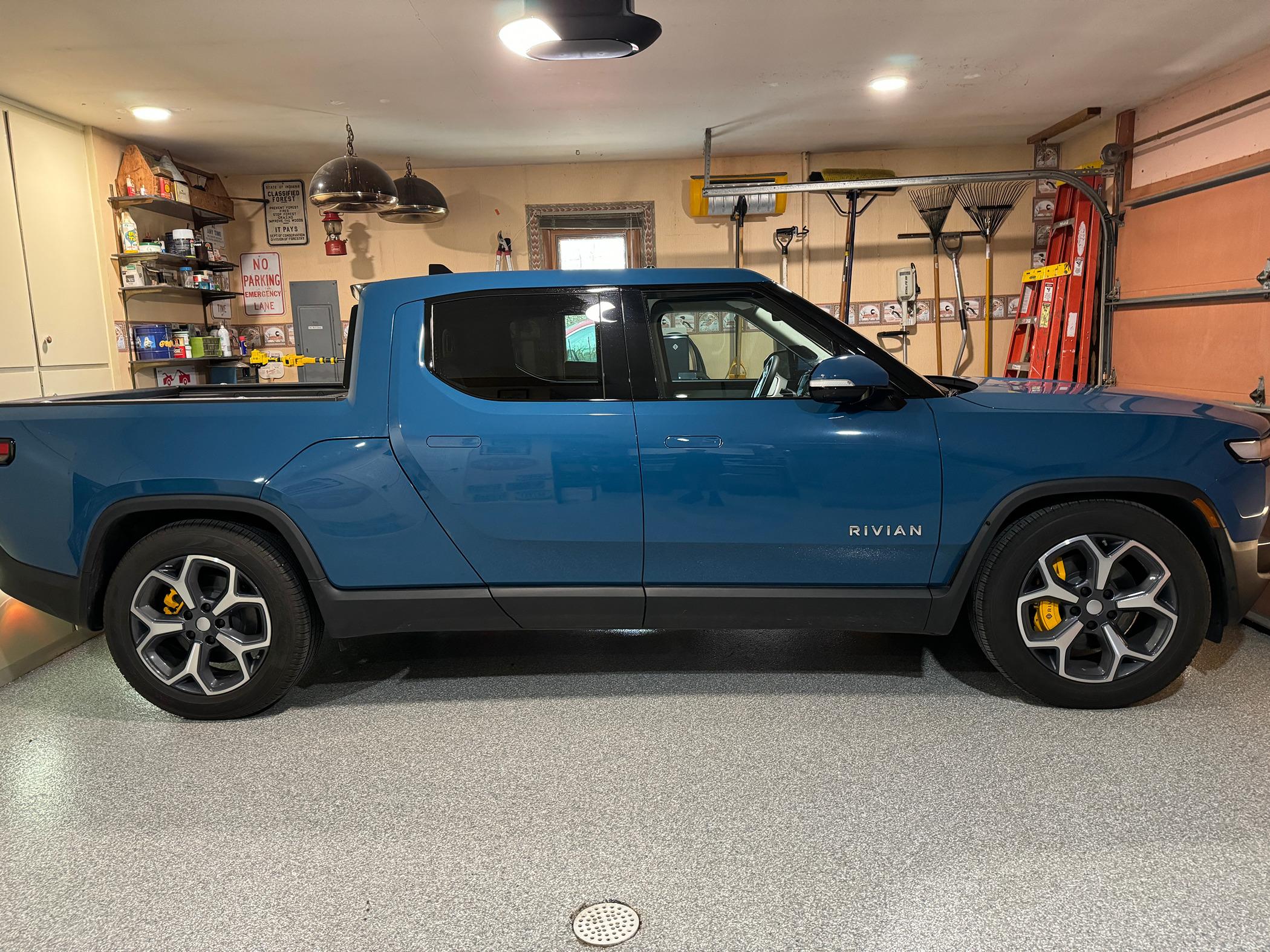 Rivian R1T R1S WTB- Center Caps-need 3 IMG_0066
