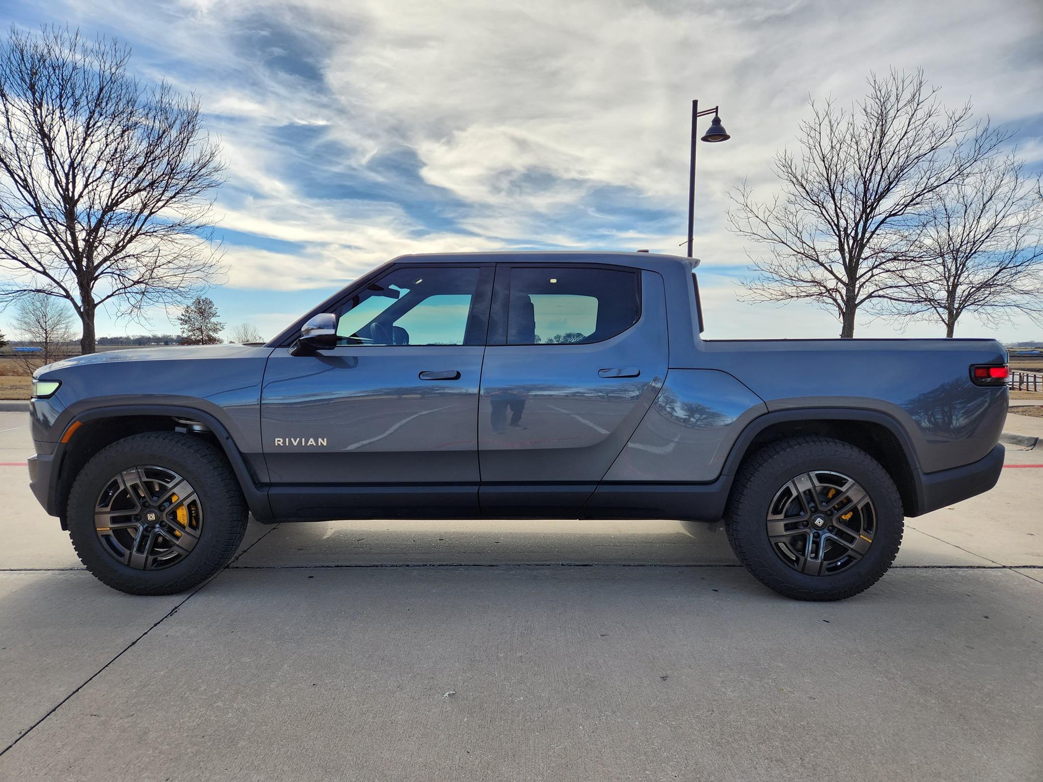 2022 Rivian R1s Launch Edition Specs