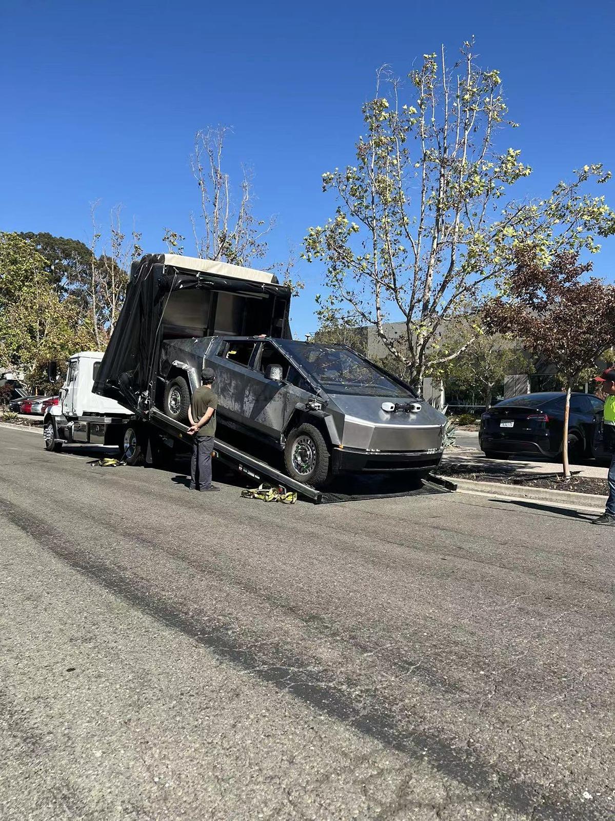 Rivian R1T R1S Big dump haul 1000004744