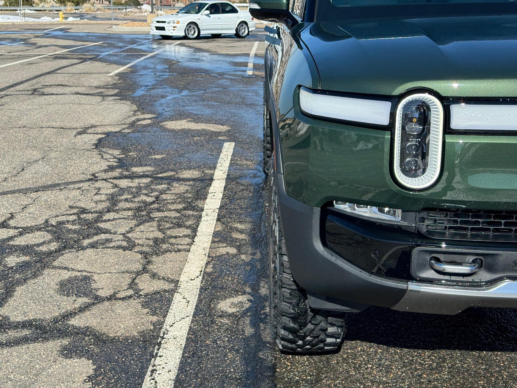 Rivian R1T R1S 35" Yokohama Geolandar M/T G003 on 20" Atomic Wheels on R1S Highest4.JPG