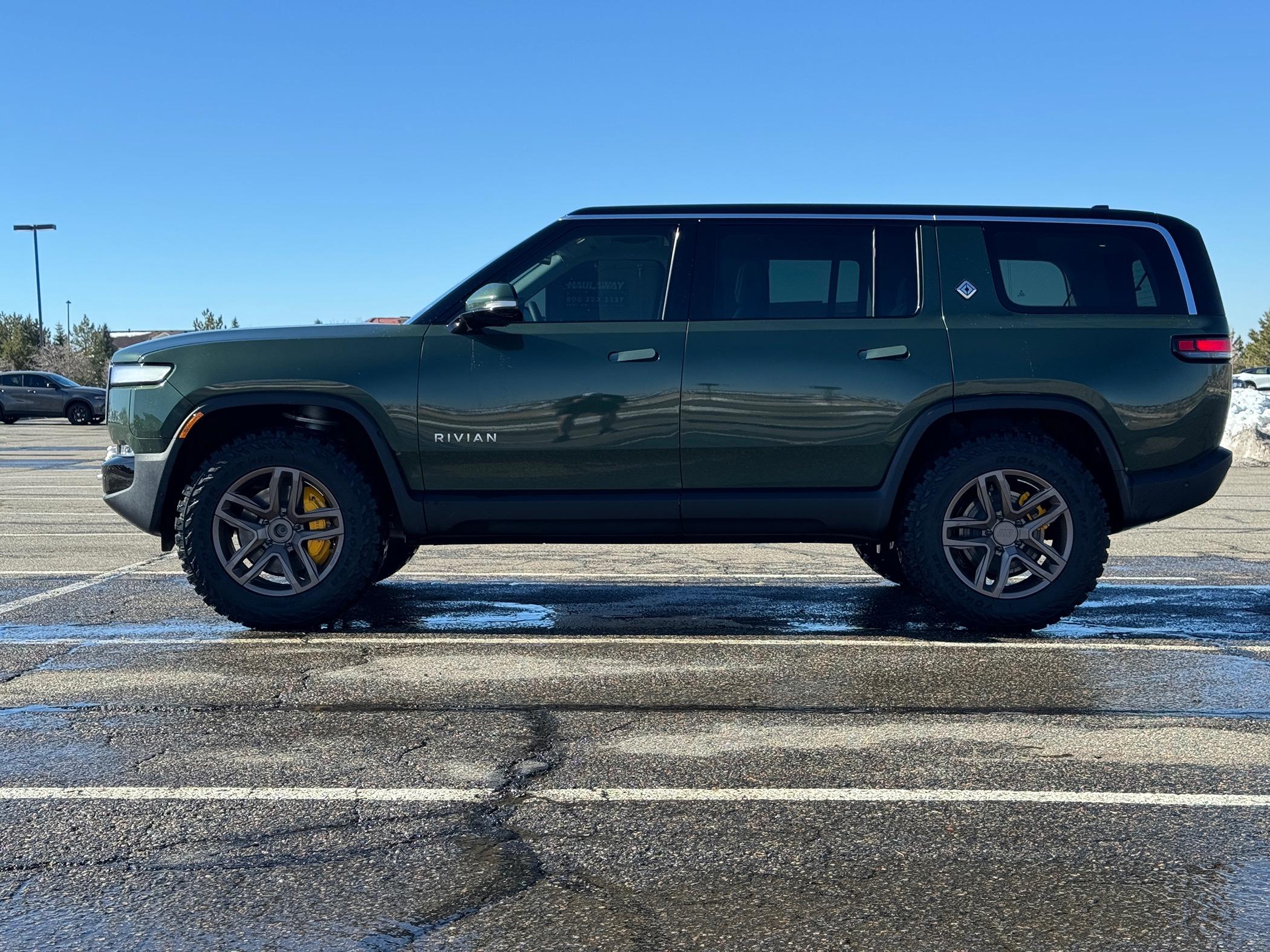 Rivian R1T R1S 35" Yokohama Geolandar M/T G003 on 20" Atomic Wheels on R1S High1.JPG