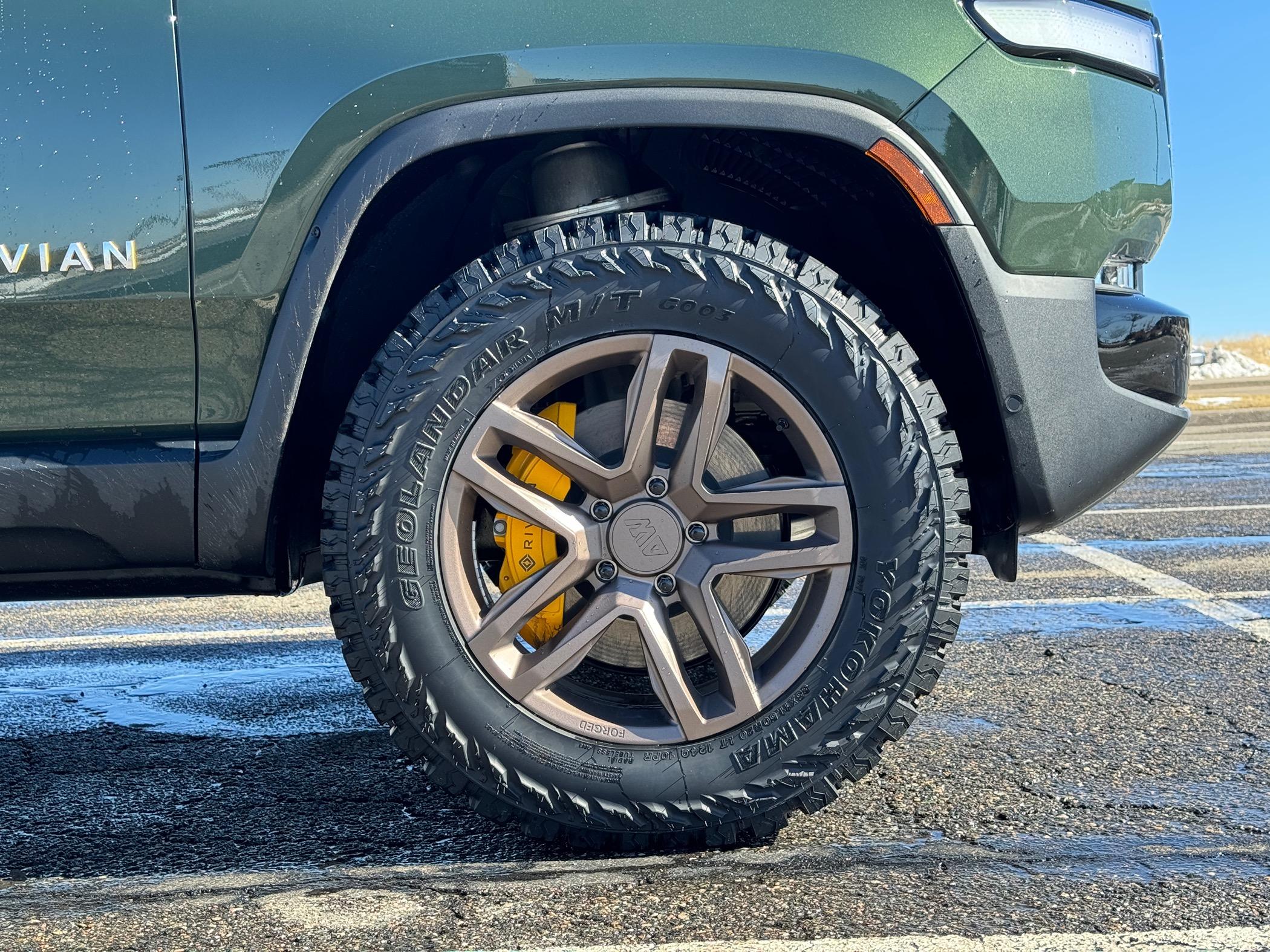 Rivian R1T R1S 35" Yokohama Geolandar M/T G003 on 20" Atomic Wheels on R1S High4.JPG