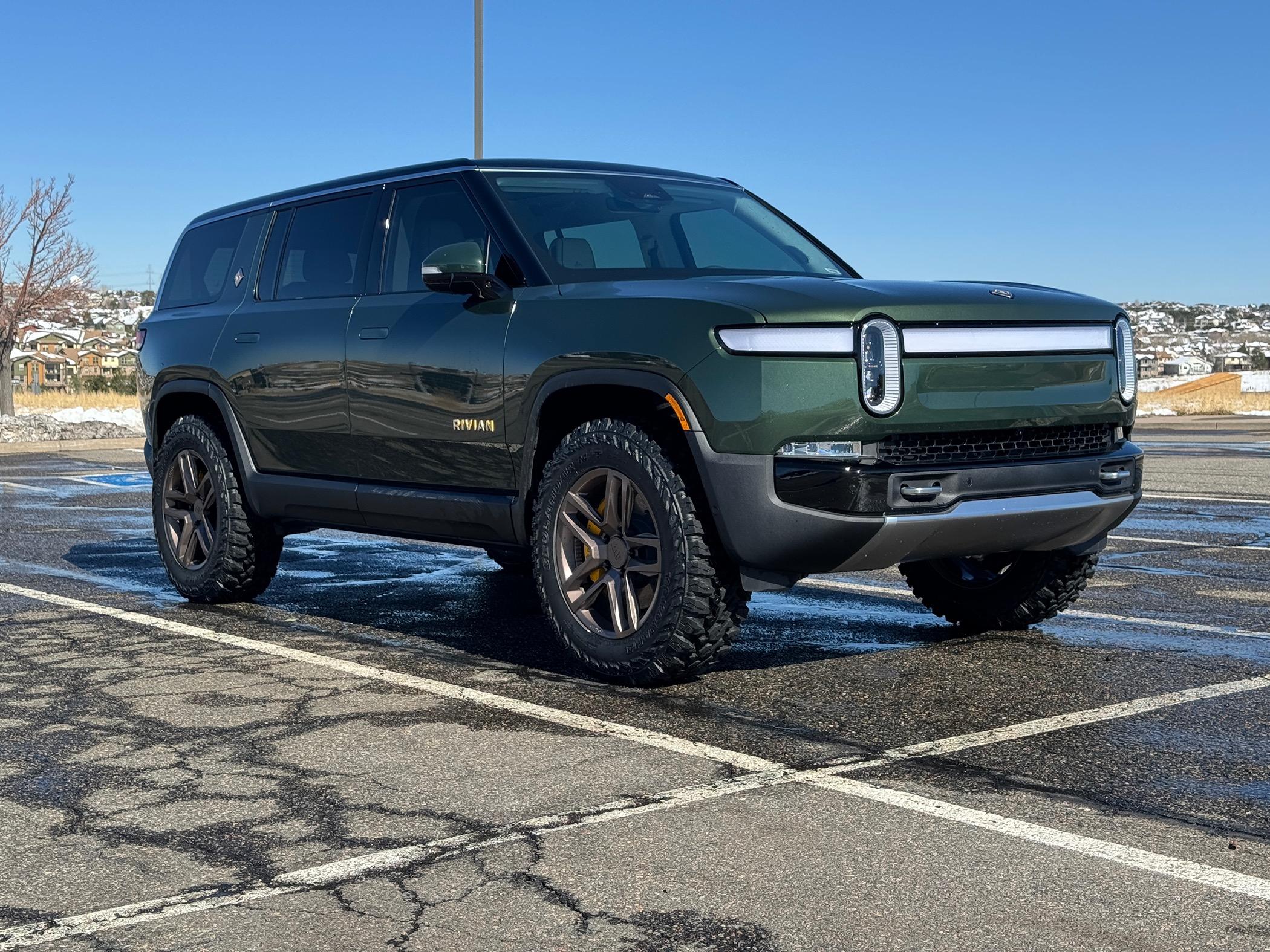 Rivian R1T R1S 35" Yokohama Geolandar M/T G003 on 20" Atomic Wheels on R1S High3.JPG