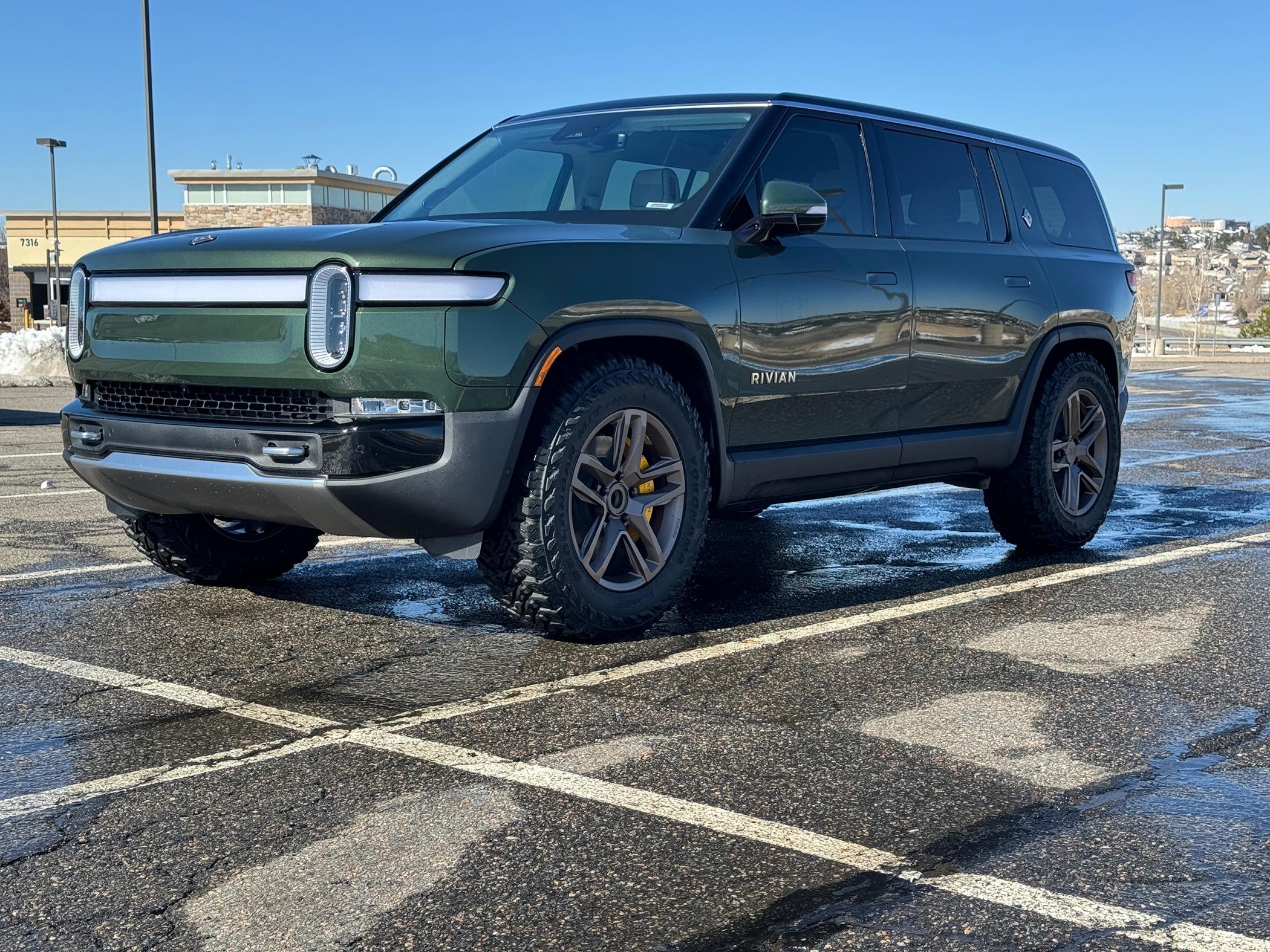 Rivian R1T R1S 35" Yokohama Geolandar M/T G003 on 20" Atomic Wheels on R1S Normal2.JPG