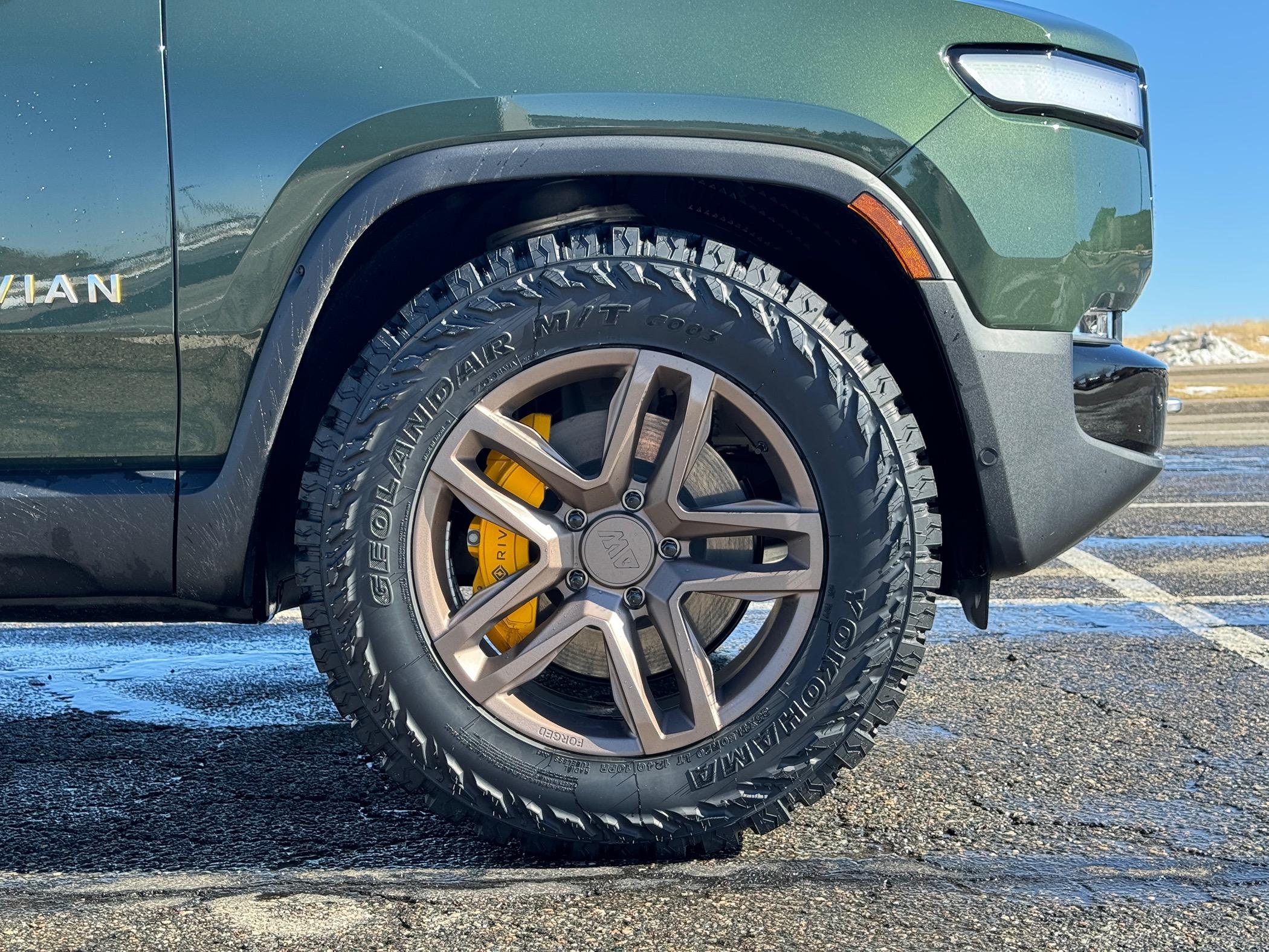 Rivian R1T R1S 35" Yokohama Geolandar M/T G003 on 20" Atomic Wheels on R1S Normal4.JPG