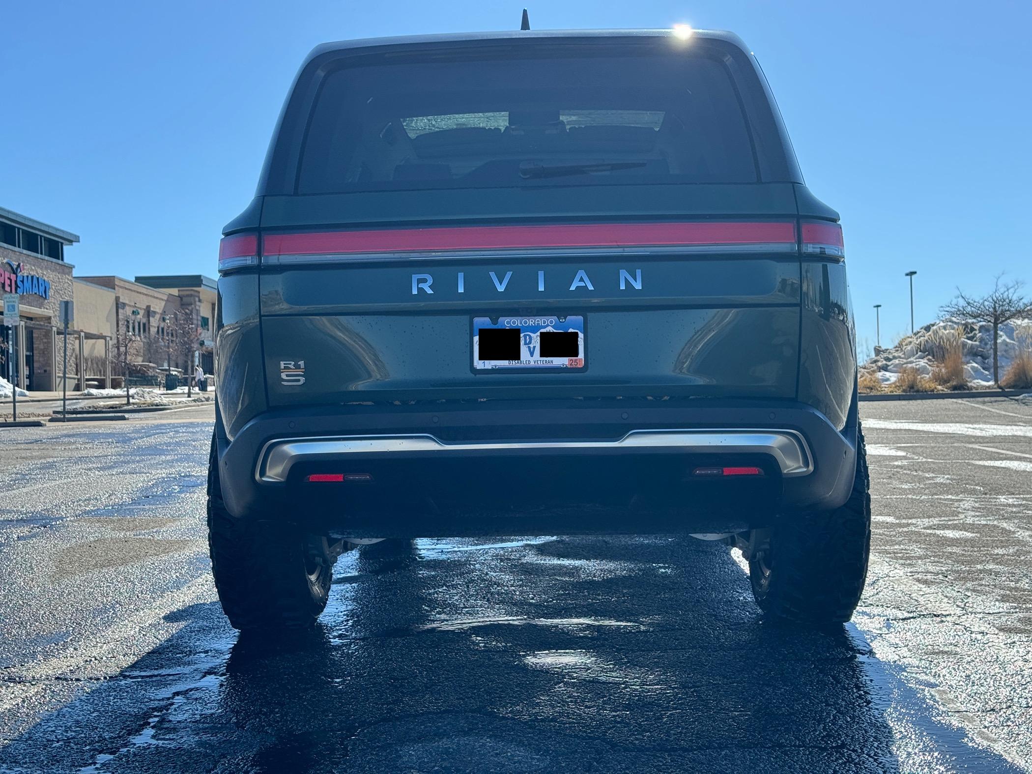 Rivian R1T R1S 35" Yokohama Geolandar M/T G003 on 20" Atomic Wheels on R1S Normal5.JPG