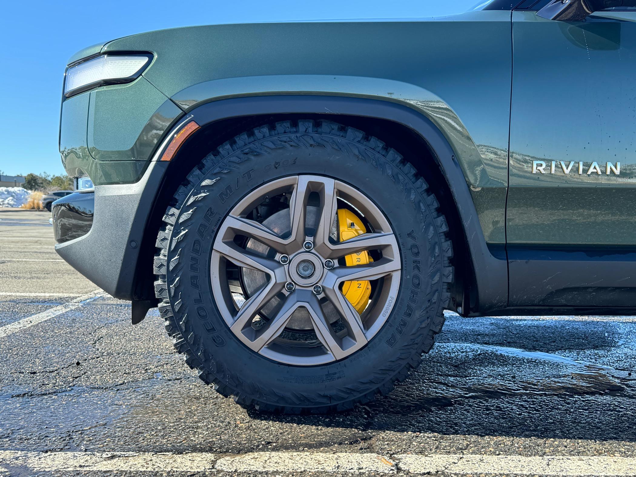 Rivian R1T R1S 35" Yokohama Geolandar M/T G003 on 20" Atomic Wheels on R1S Low3.JPG