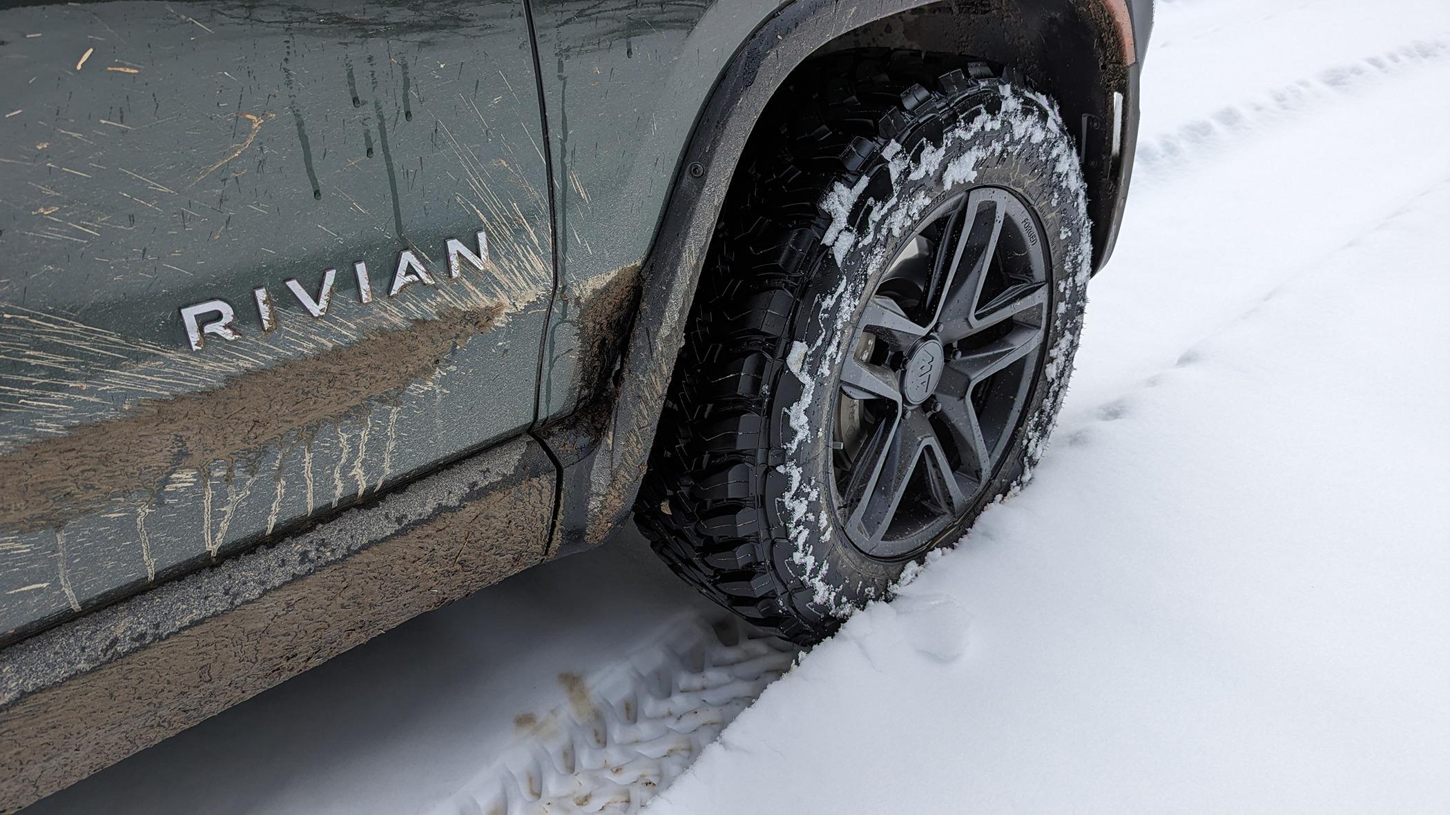 Rivian R1T R1S 35" Yokohama Geolandar M/T G003 on 20" Atomic Wheels on R1S 1000001907
