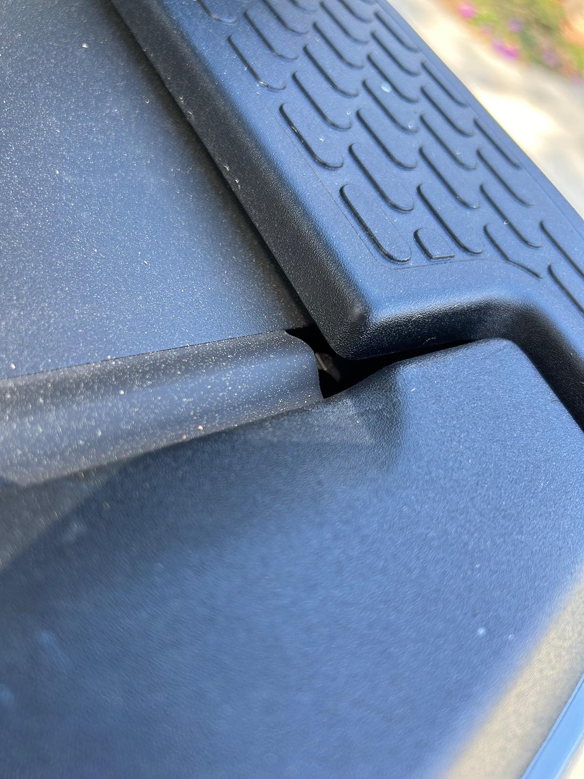 Rivian R1T R1S Updated power tonneau seal gaps IMG_2028