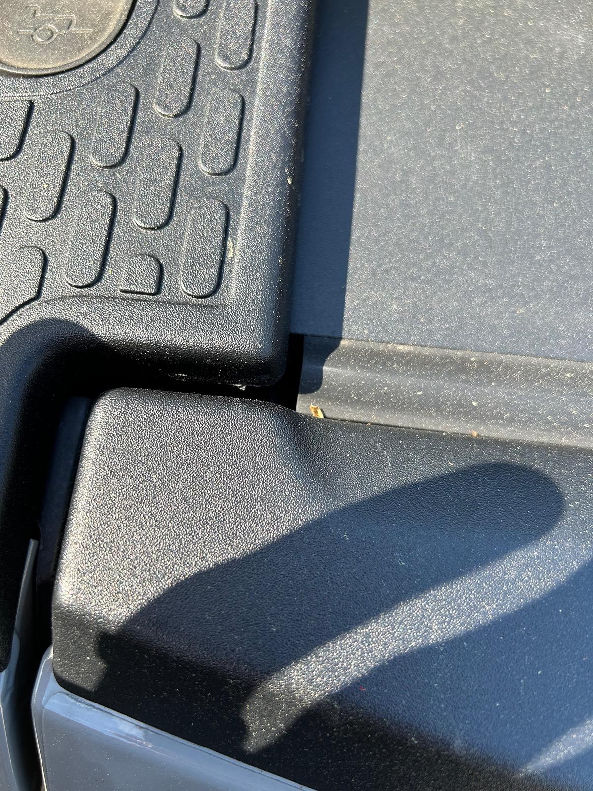 Rivian R1T R1S Updated power tonneau seal gaps IMG_2027