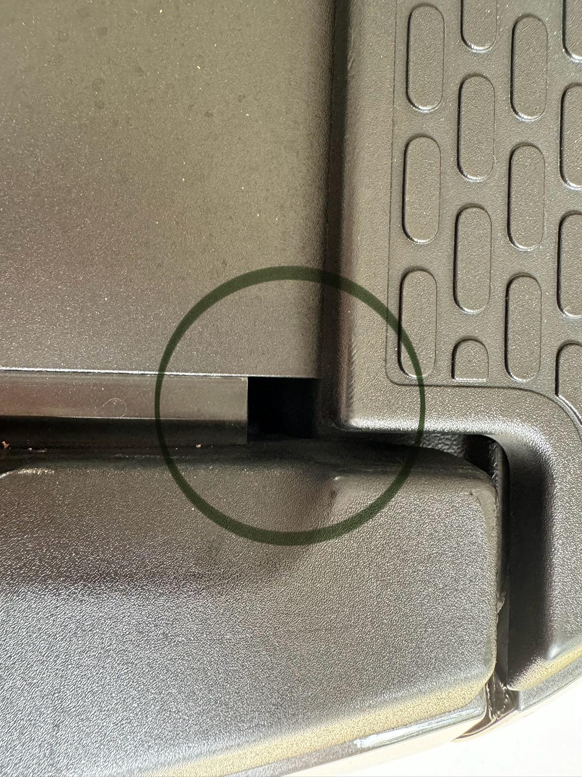 Rivian R1T R1S Updated power tonneau seal gaps IMG_1388