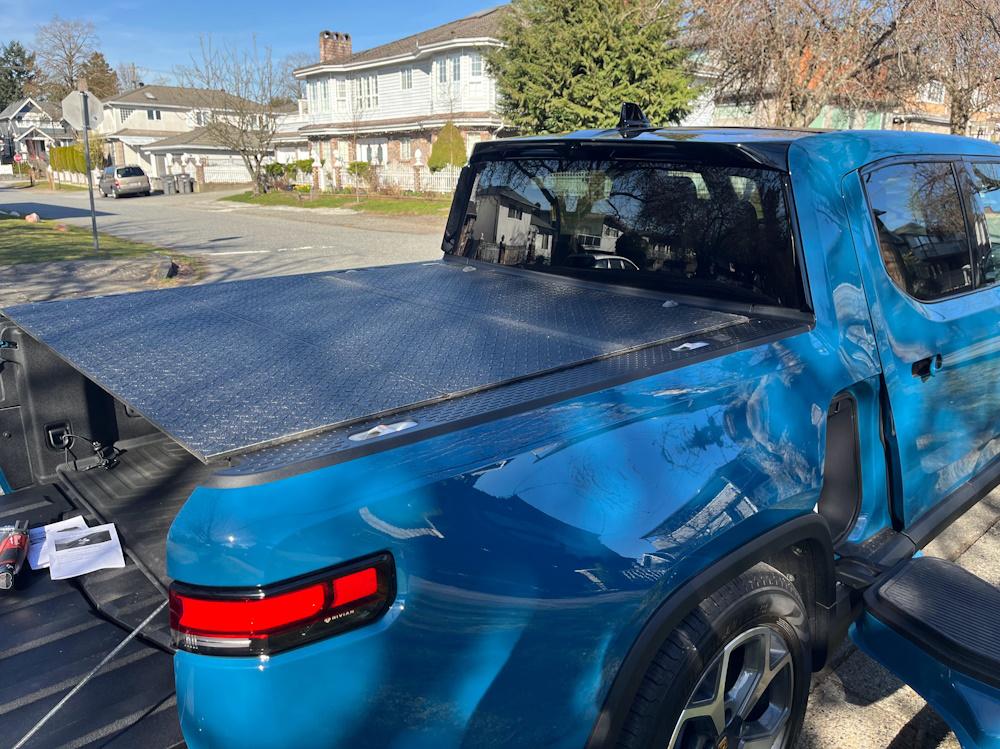Rivian R1T R1S Agricover Lomax Folding Tonneau IMG_9910
