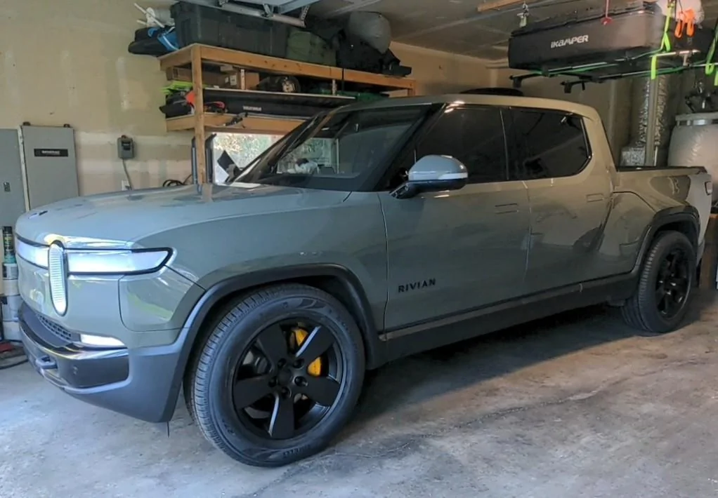 Rivian R1T R1S Launch Green questions 1000009215